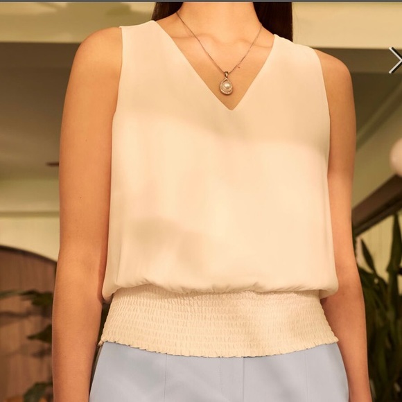 V-Neck off-white Sleeveless Top - Picture 2 of 5